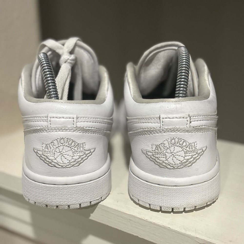 Nike Air Jordan 1 Low Triple White Women Size 8 DV0990-111 - Picture 9 of 11